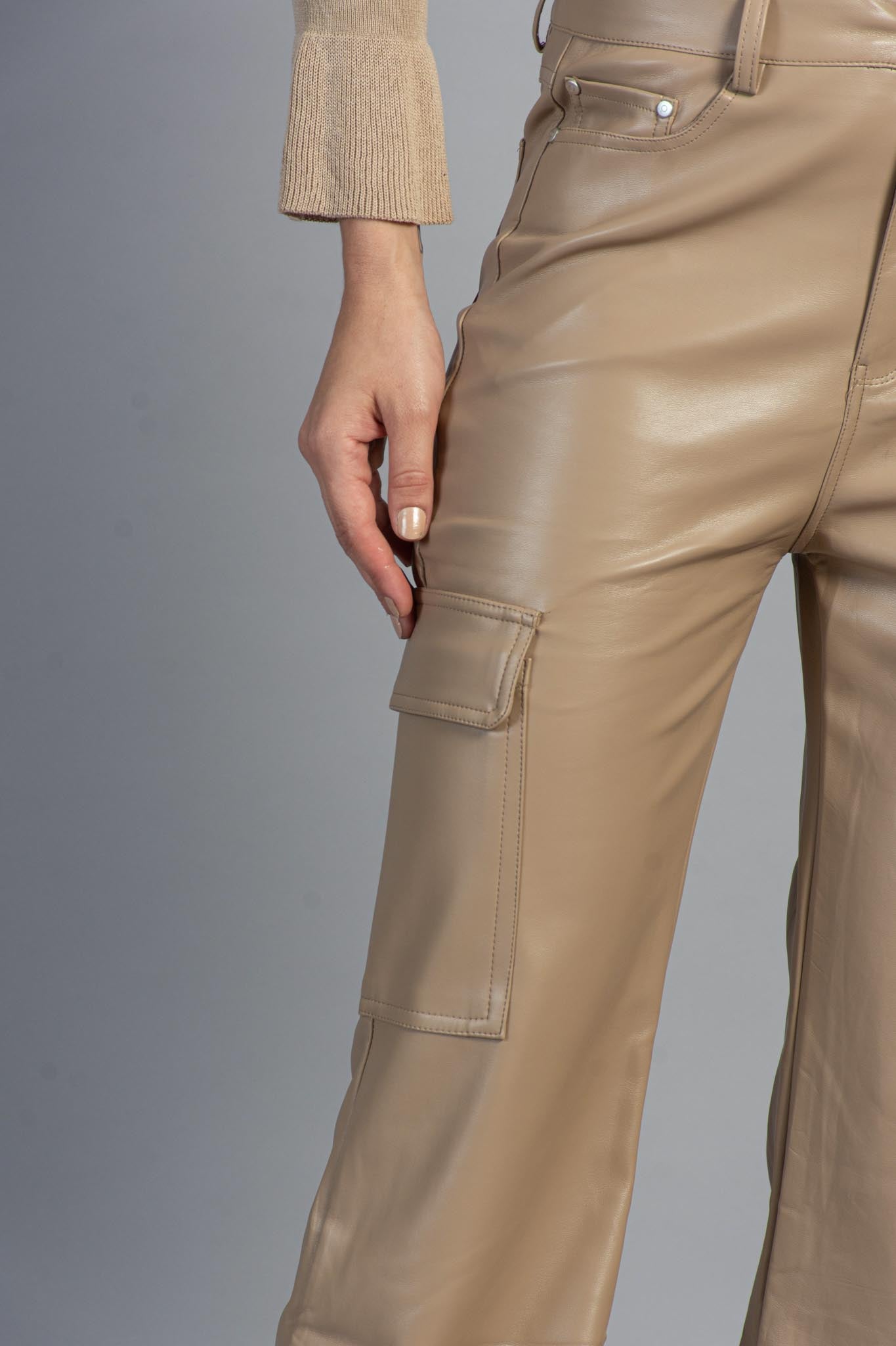 Calça Leather